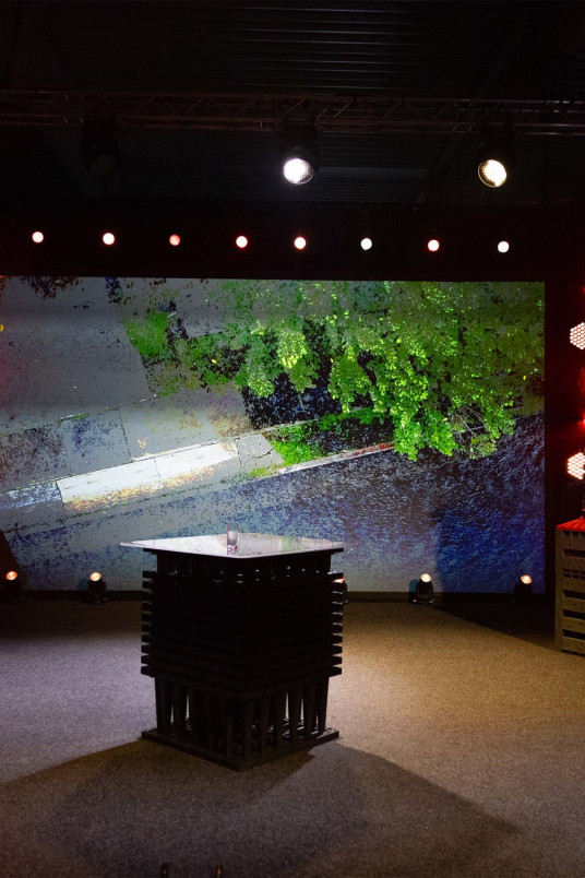 Finales Studio-Setup für GRAF Webinar mit LED-Wall, Produktpräsentation und Lichttechnik